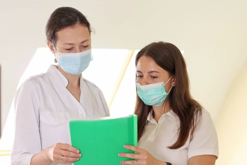 Врачи в работе